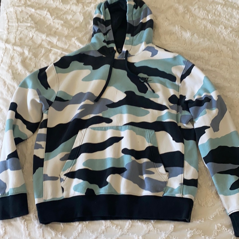 blue Camo Nike hoodie in men’s medium